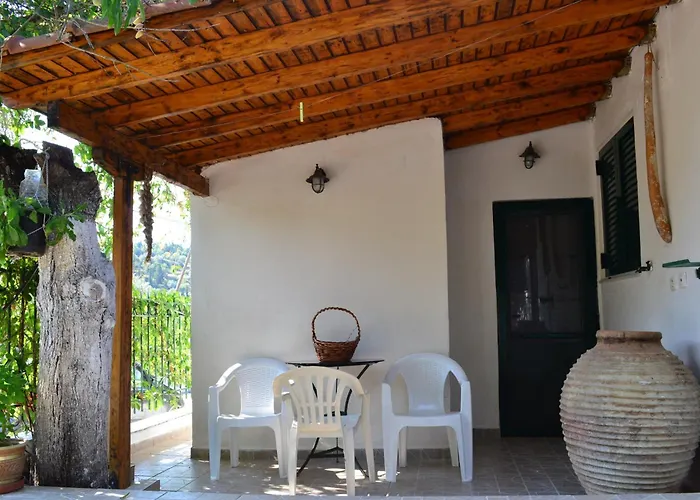 Quiet Agricultural Guesthouse Komilion photo
